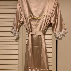 New JJ’s House Bride Robe in Pearl Pink